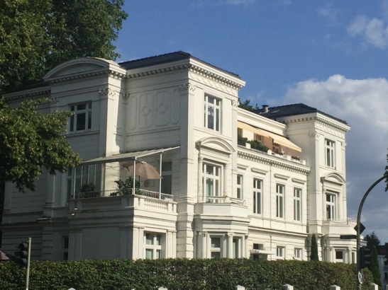 Eine der wohl großartigsten Lagen direkt an der Außenalster.