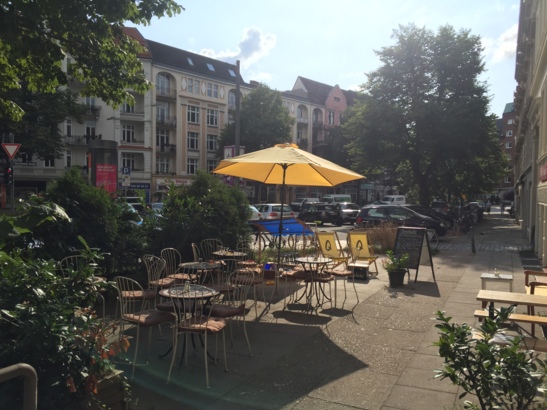 Das Café Quiddje lässt einem das Herz mit süßen Köstlichkeiten wohin das Auge reicht höher schlagen.