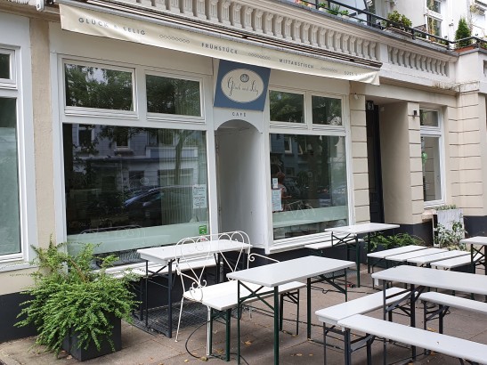 Kaffee und Frühstück im niedlichen Ambiente