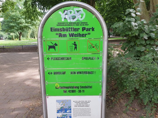 Die üblichen Regeln in deutschen Parkflächen, nichts Neues also.